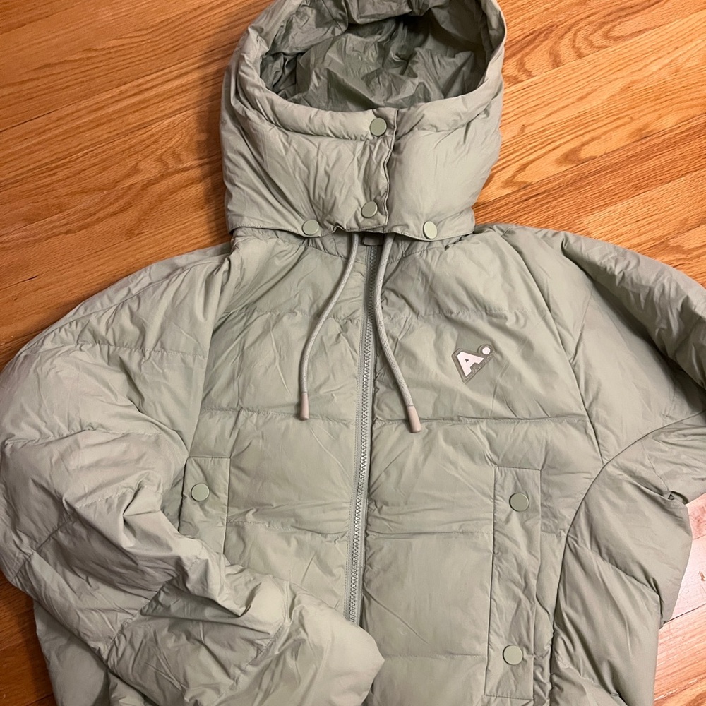 the arrivals light green puffer